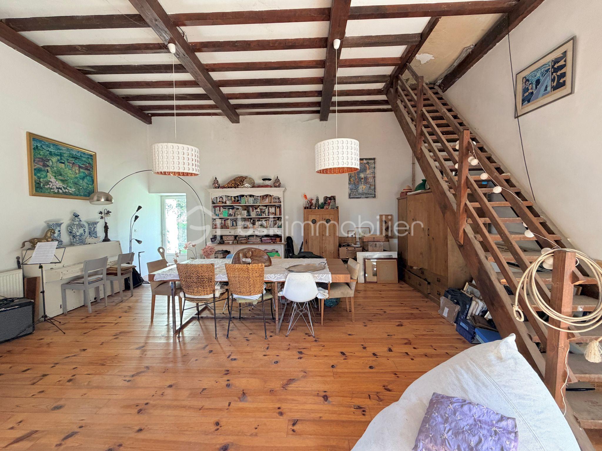 Corps de ferme XIVe — 192 m² sur 5 244 m² de terrain